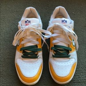 Men’s Vintage Reebok Green Bay Packers Gym Shoes